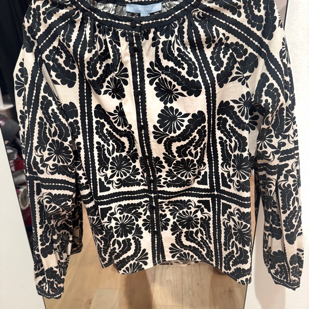 NWT Antonio Melani “Earthly Dreams” Black and White Floral Women's Top